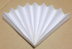 幼児や小学生から大人まで!遊べて楽しい立体紙工作の工程4